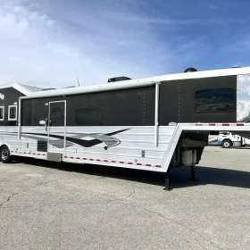 Used 2013 Bloomer 4 Horse 16′ LQ, 7’Slide, Air Ride, Pod, Mister/Water Sys Air ride, HWH Slide, Integrated Pod