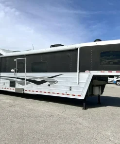 Used 2013 Bloomer 4 Horse 16′ LQ, 7’Slide, Air Ride, Pod, Mister/Water Sys Air ride, HWH Slide, Integrated Pod