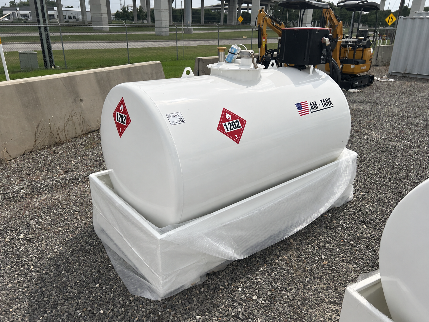 AM Tank 490 Gallon Diesel Fuel Tank with Pump and Containment Pan AM Tank 490 Gallon Diesel Fuel Tank with Pump and Containment Pan